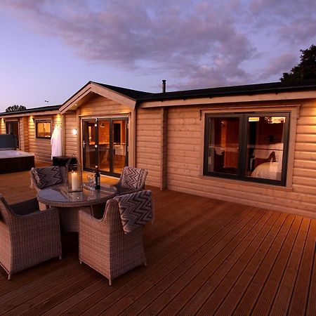 Cambridgeshire Lakes - Luxury Lodges In A Stunning Lake Location Gamlingay Exterior foto
