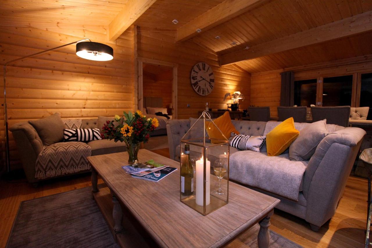 Cambridgeshire Lakes - Luxury Lodges In A Stunning Lake Location Gamlingay Exterior foto