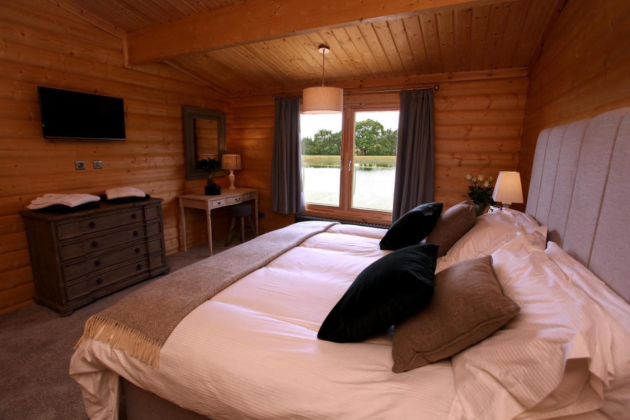Cambridgeshire Lakes - Luxury Lodges In A Stunning Lake Location Gamlingay Exterior foto