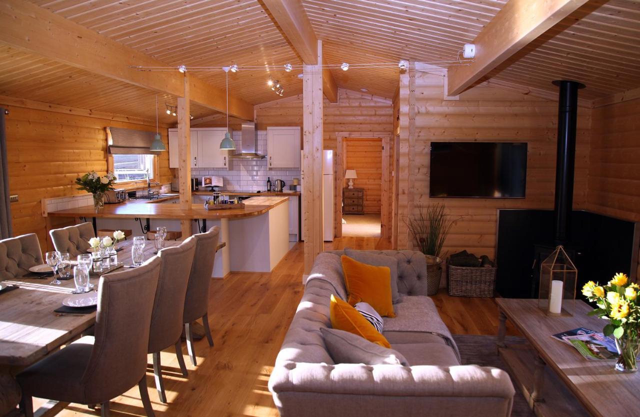 Cambridgeshire Lakes - Luxury Lodges In A Stunning Lake Location Gamlingay Exterior foto