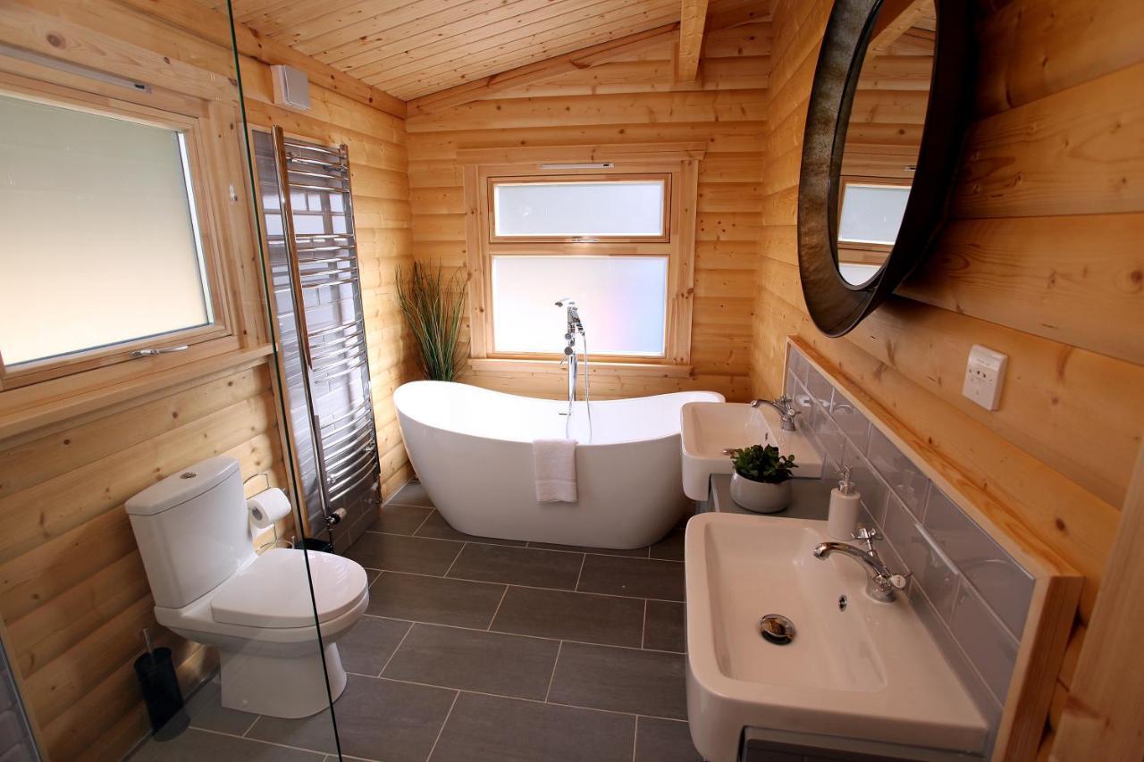 Cambridgeshire Lakes - Luxury Lodges In A Stunning Lake Location Gamlingay Exterior foto