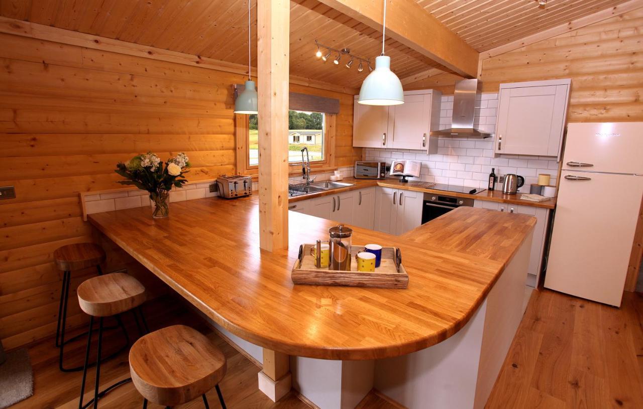 Cambridgeshire Lakes - Luxury Lodges In A Stunning Lake Location Gamlingay Exterior foto