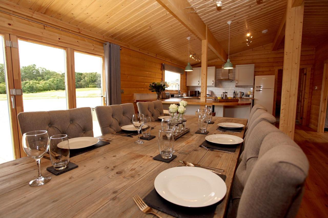 Cambridgeshire Lakes - Luxury Lodges In A Stunning Lake Location Gamlingay Exterior foto