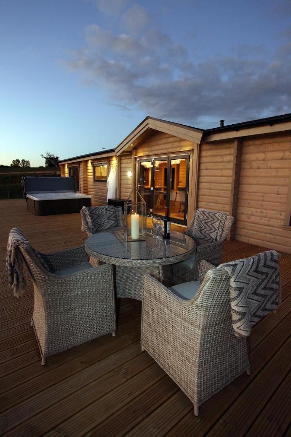 Cambridgeshire Lakes - Luxury Lodges In A Stunning Lake Location Gamlingay Exterior foto