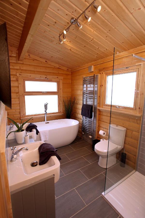 Cambridgeshire Lakes - Luxury Lodges In A Stunning Lake Location Gamlingay Exterior foto