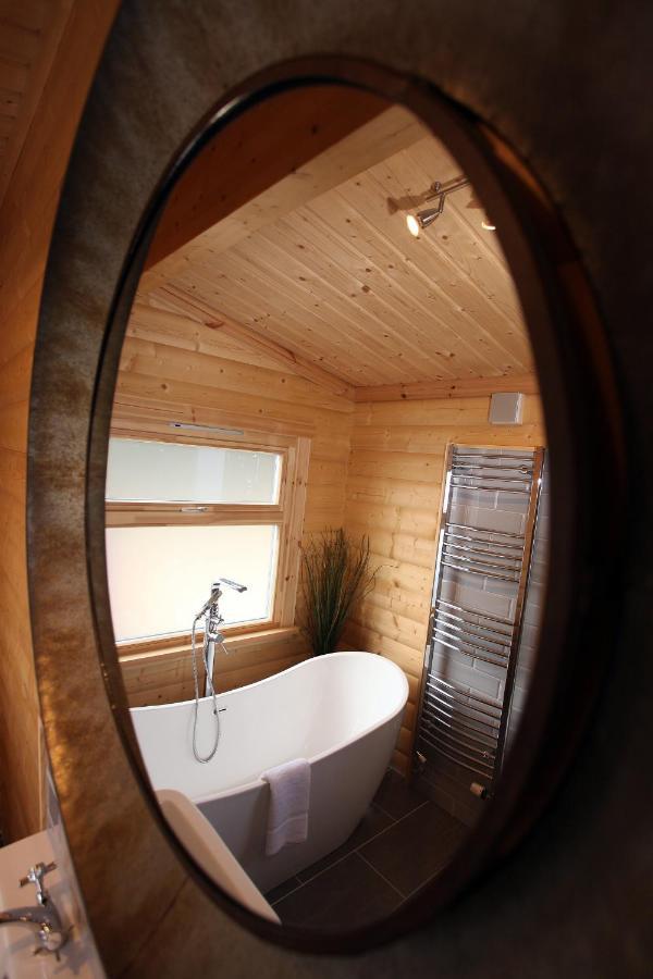 Cambridgeshire Lakes - Luxury Lodges In A Stunning Lake Location Gamlingay Exterior foto